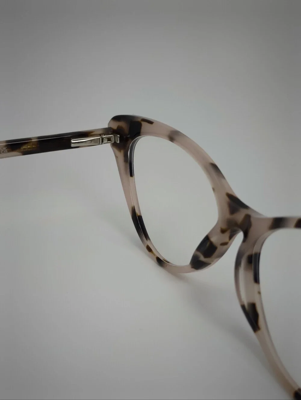 Celosia. Women's Cat-Eye Tortoise Shell Glasses in Nude/Black.